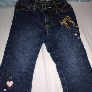 💚 2/$8 Children's Place girls jeans with bow and heart details 12-18 months